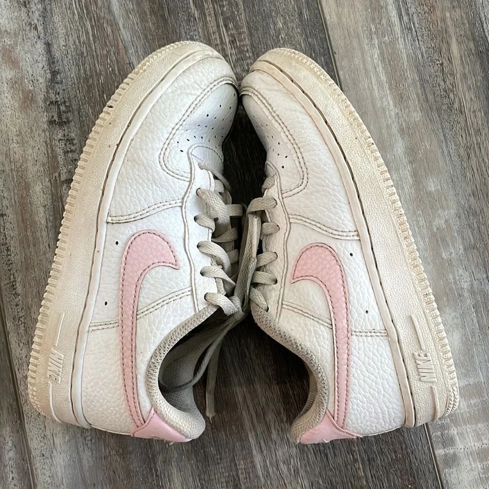 Nike Air Force white and pink